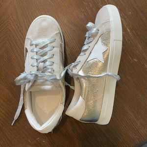 Like new! Only worn once.